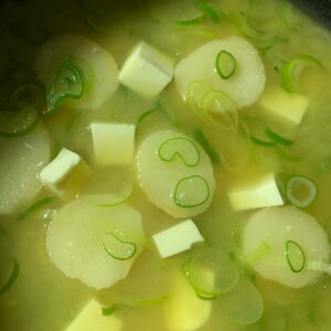 豆腐とお麩の味噌汁